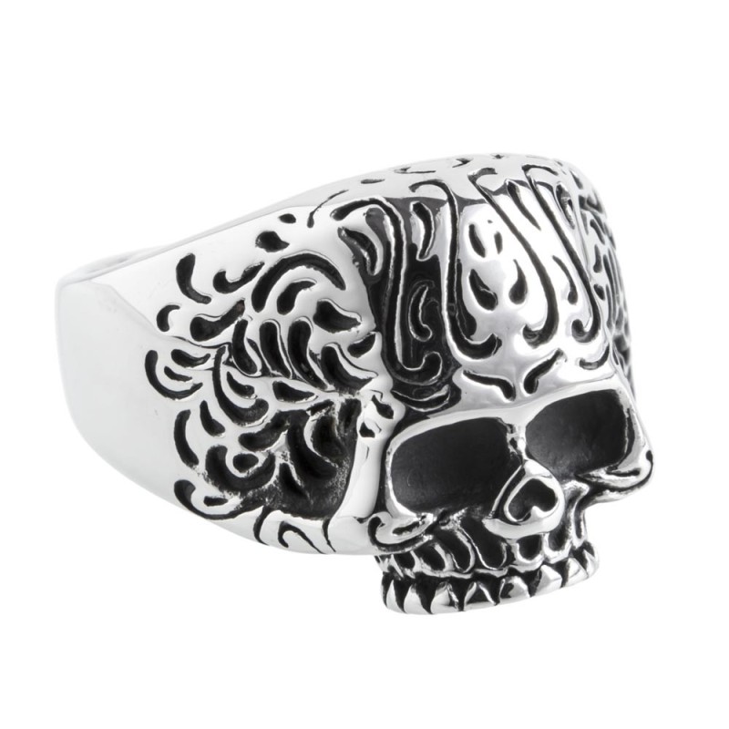 Anello con teschio Anello con teschio