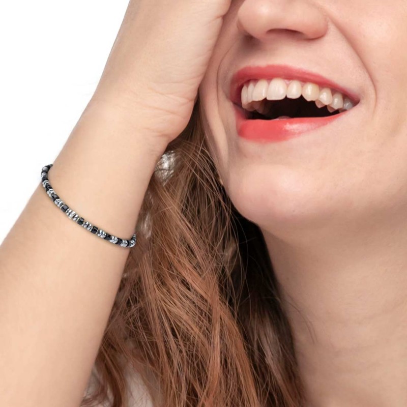 Bracciale con rondelle in pietra ed elementi in ematite