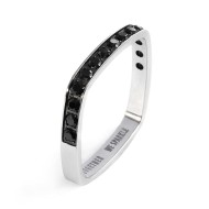 Anello squadrato con zirconi Anello squadrato con zirconi
