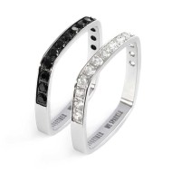 Anello squadrato con zirconi Anello squadrato con zirconi