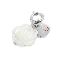 Charm con rosa in madreperla Charm con rosa in madreperla