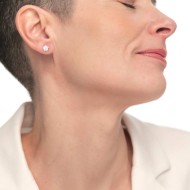 S.S. EARRINGS PAIR 8MM MOTHER OF PEARL ROSE S.steel earrings pair with mother of pearl rose shape bead size 8,30*8,30*3,50 mm. A