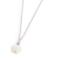 Collana con rosa in madreperla