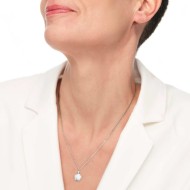 Collana con rosa in madreperla