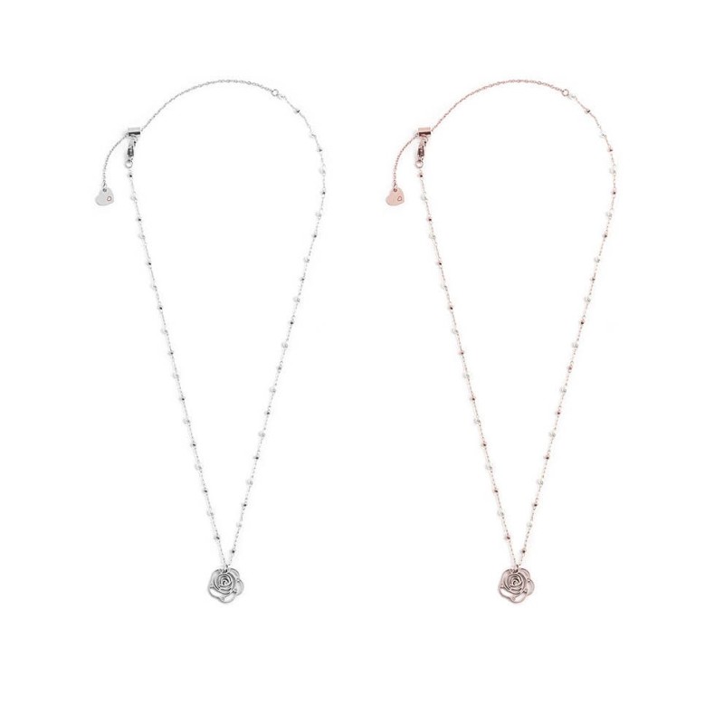 Collana con pendente rosa con cristalli Collana con pendente rosa con cristalli