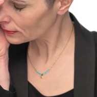 Collana conchiglia pendente con perla e perline a tubo turchesi Collana conchiglia pendente con perla e perline a tubo turchesi