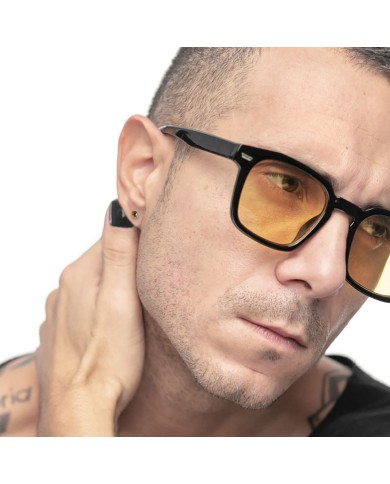 Orecchino a lobo con sfera Orecchino a lobo con sfera