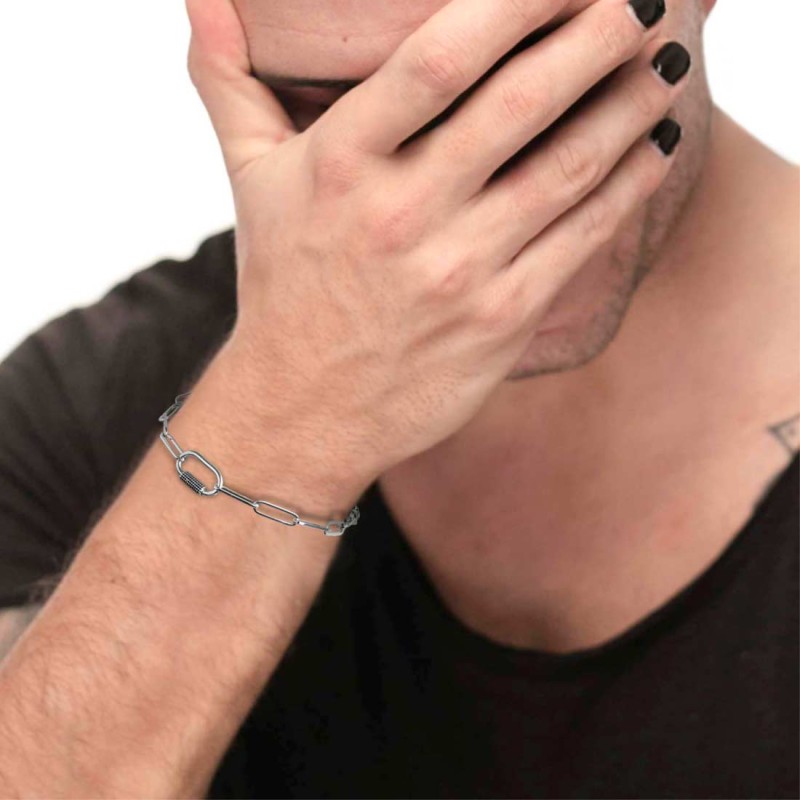 Bracciale catena a maglia larga diamantata con elemento ovale al centro in black oil Bracciale catena a maglia larga diamantata con elemento ovale al centro in black oil