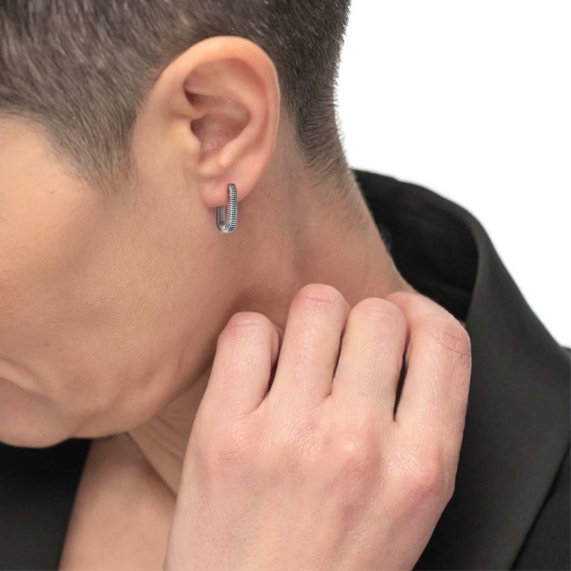 S.S. SINGLE OVAL EARRING WITH DOTS TEXTURE S.steel single oval hoop earring 11,75*16,70 mm with dots texture by casting and mat