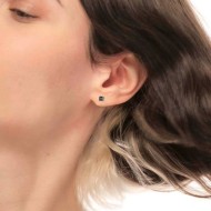 S.S. SINGLE EARRING SQUARED WITH CZ STONE 3,40X3,40MM S.steel single earring with squared element with on the edge dots texture