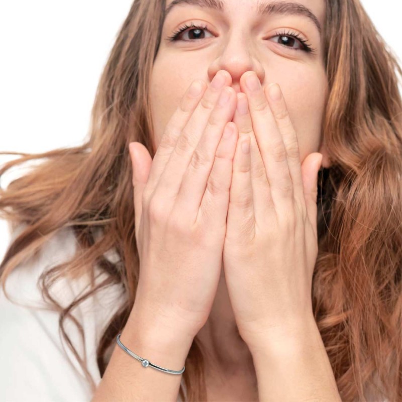 S.STEEL BANGLE WITH WHITE CZ STONE 5,25 MM Tenfort polished s.steel bangle size 61 mm (major axis)* 50 mm (minor axis), 3 mm thi