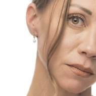 Orecchino a cerchio 1,4cm con perla pendente