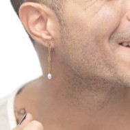 Orecchino pendente con catena e perla irregolare