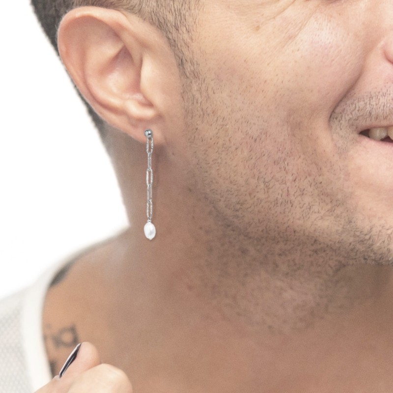 Orecchino pendente con catena e perla irregolare Orecchino pendente con catena e perla irregolare