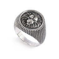 S.STEEL ROUND LION PLATE Polished s.steel round plate 16,20 mm diameter, 3,50 mm thickness. On the front side lion in relief by