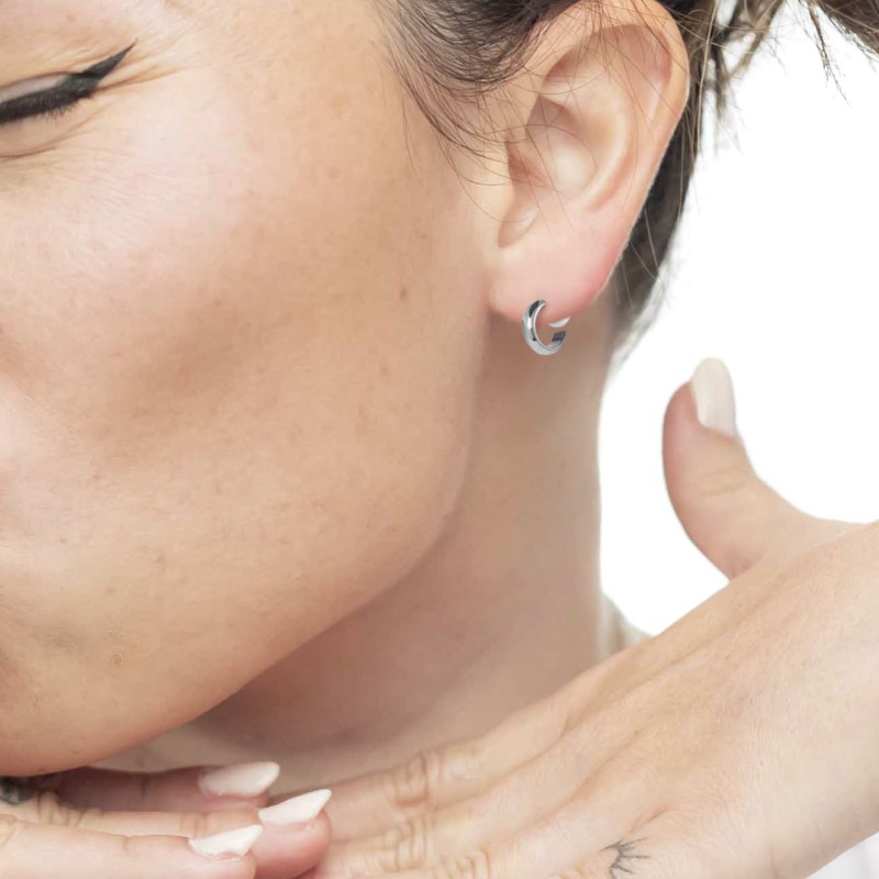 Orecchino a lobo a cerchietto 1,5cm con chiusura perla