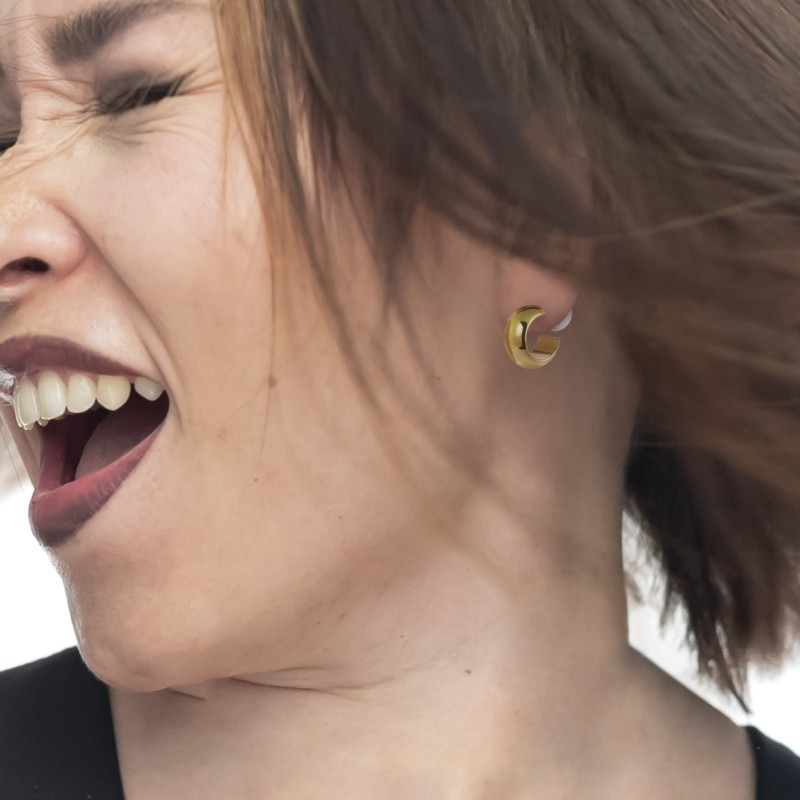 Orecchino a lobo a cerchietto 1,8cm con chiusura perla