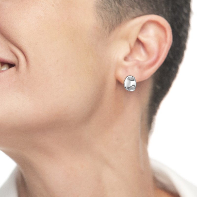 Orecchino a lobo bottone irregolare Orecchino a lobo bottone irregolare