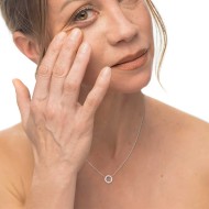 S.STEEL NECKLACE WITH ROUND ELEMENT D8,50MM S.steel necklace with cutting cross chain, 1 mm width, 0,26 mm thickness. On the cen