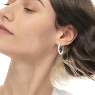 Orecchino a cerchio con perle irregolari Orecchino a cerchio con perle irregolari