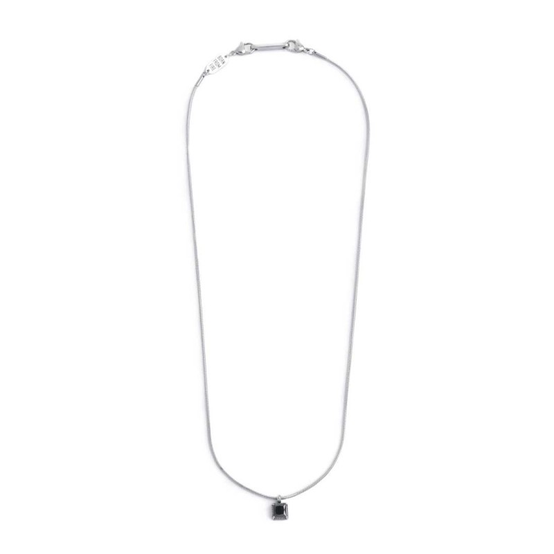 Collana con zircone nero e collana con perle