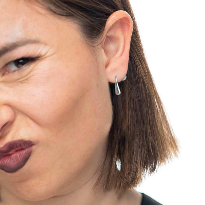 Orecchino a lobo goccia 2,2 cm con chiusura perla Orecchino a lobo goccia 2,2 cm con chiusura perla