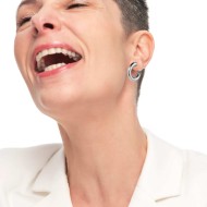 Orecchino a lobo a cerchietto 2,9cm con chiusura perla