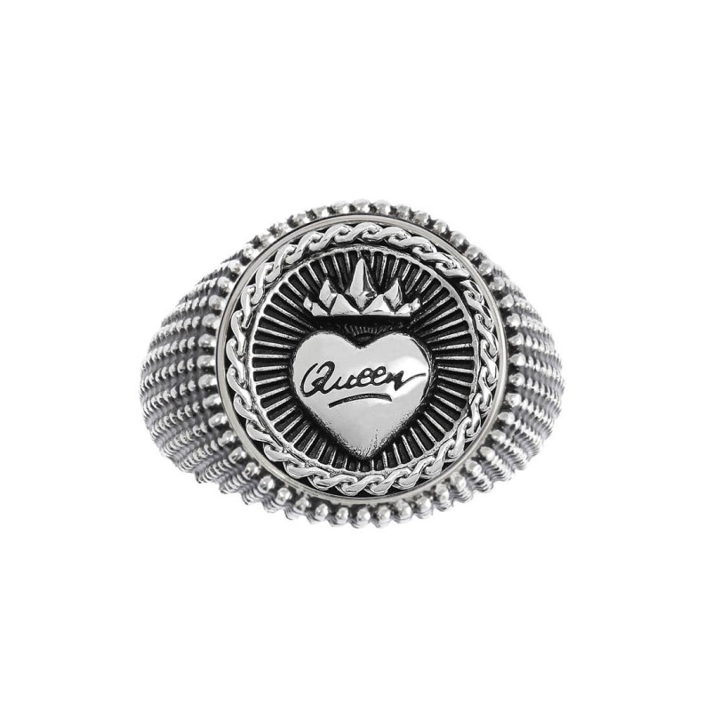 S.STEEL ROUND PLATE QUEEN Polished s.steel round plate by casting 16,10 mm diameter, 1 mm thickness. On the front side heart in