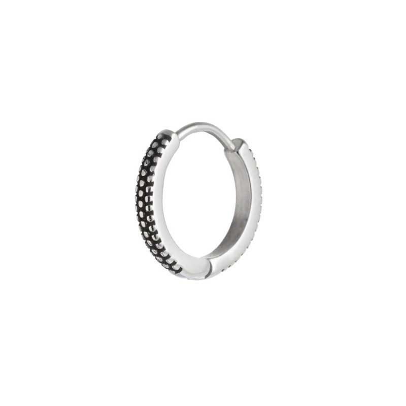 S.S. SINGLE ROUND WITH DOTS TEXTURE S.steel single round earring 15,15 mm diameter with mat black oil dots texture. Thickness 2,