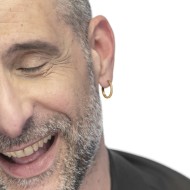 Orecchino a cerchio 2 cm con zirconi