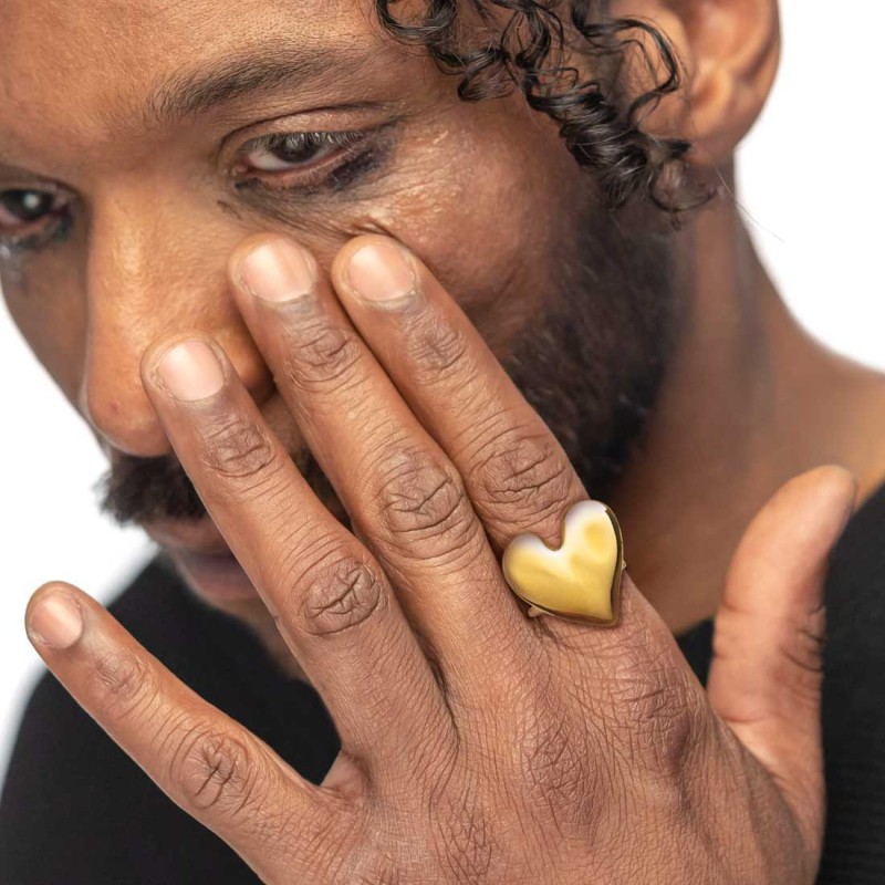 Anello doppia fascia con cuore irregolare martellato Anello doppia fascia con cuore irregolare martellato