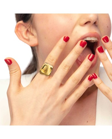 Anello doppia fascia con quadrato irregolare martellato Anello doppia fascia con quadrato irregolare martellato