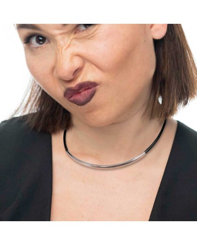 Collana cordino cerato nero con tubolare centrale Collana cordino cerato nero con tubolare centrale