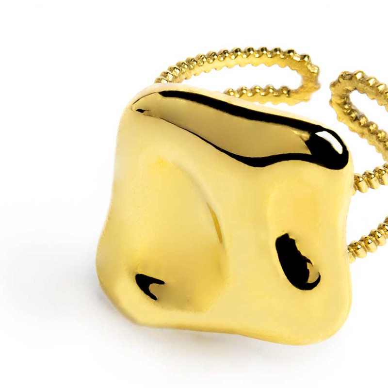 Anello doppia fascia con quadrato irregolare martellato Anello doppia fascia con quadrato irregolare martellato