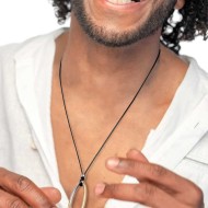 Collana cordino con pendente centrale bicolore ad anello ovale