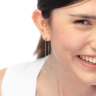 Orecchino pendente catena a sfere con cuore