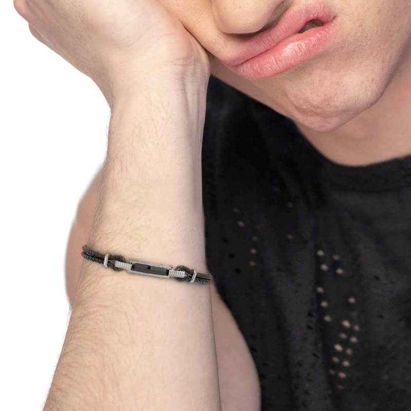 Bracciale pelle nera intrecciata elemento centrale ceramica sfaccettata nera lucida