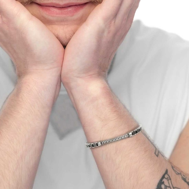 S.S. BRACELET CERAMICS ELEMENTS AND FOXTAIL CHAIN Bracelet with chain with s.steel elements with faceted polished black ceramic