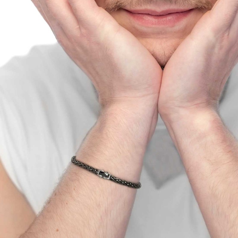 Bracciale catena sonaglio piatta con elemento centrale in ceramica sfaccettata nera lucida