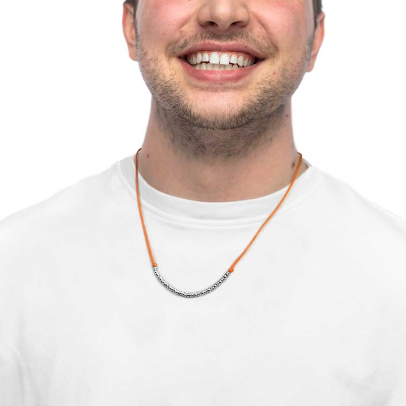 Collana cordino con sfere e rondelle al centro