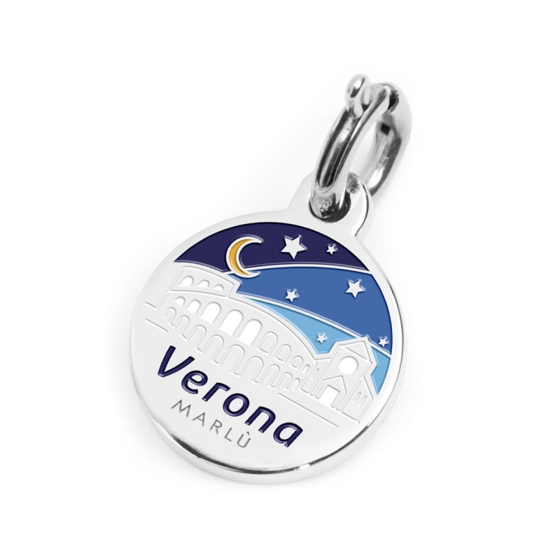 S.STEEL CHARM VERONA S.steel round charm with Verona city's symbols image, 14 mm diameter. On the front side lettering black ena S.STEEL CHARM VERONA S.steel round charm with Verona city's symbols image, 14 mm diameter. On the front side lettering black ena