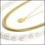 Collane con perle catena snake e collana pendente rosa dei venti Collane con perle catena snake e collana pendente rosa dei venti