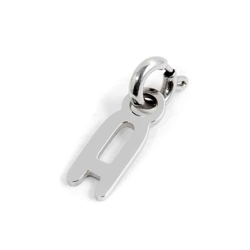 Cavigliere e charm lettera